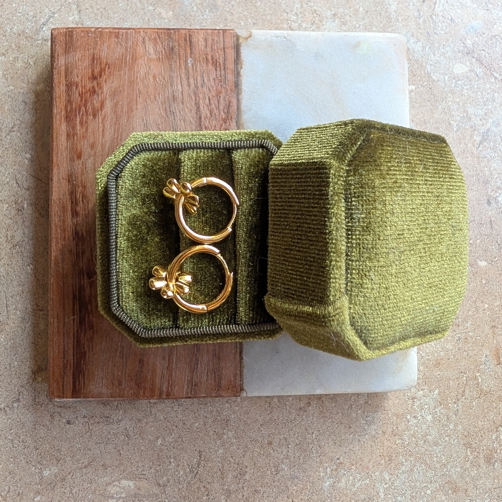 Elegant Gold Hoop Earrings